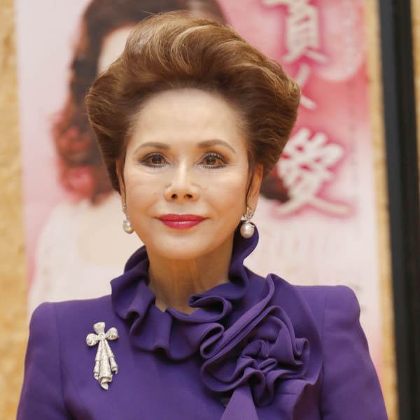 歯に衣着せぬ物言いで有名なデヴィ夫人の波乱万丈人生